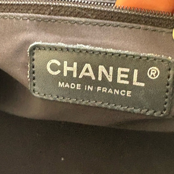 CHANEL Vintage New Travel line Tote bag in Brown - Picture 9 of 16